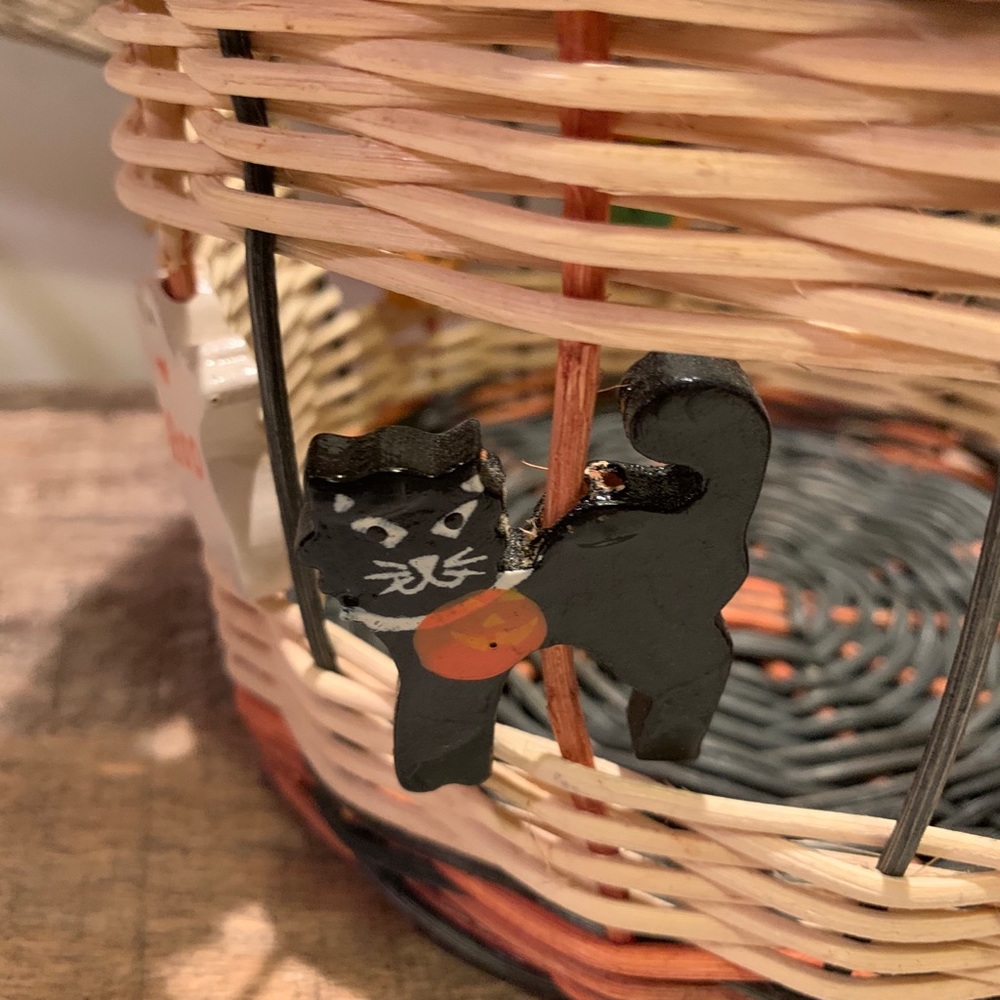 MEDIUM WOVEN HALLOWEEN BASKET. - Picture 5 of 9